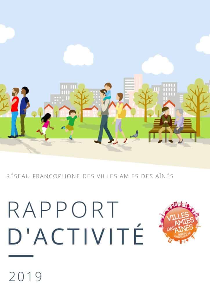 Balade urbaine avec seniors et familles dans un parc urbain.